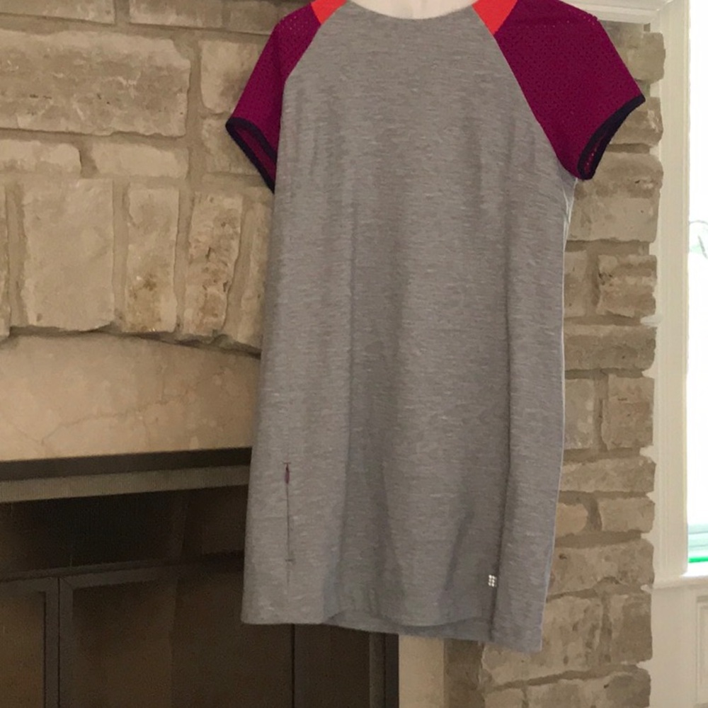 Title Nine Gray and Red Short Sleeve Top